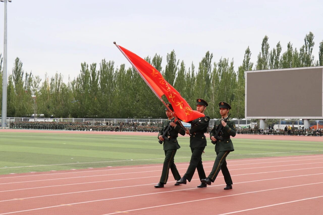 以军训之姿，敬胜利荣光 | 2025级新生军训汇报大会